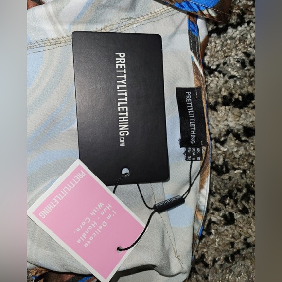 V cut blue dress - Picture 2 of 2